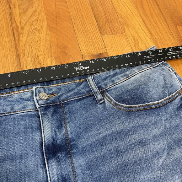 Judy Blue Jeans Womens 22W Light Wash Relaxed Fit Stretch Denim Pants - Picture 6 of 9